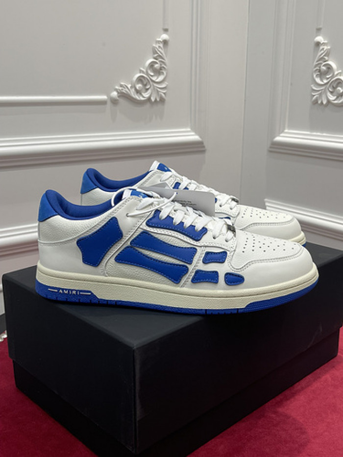 AR1M1 Low-Top Sneaker