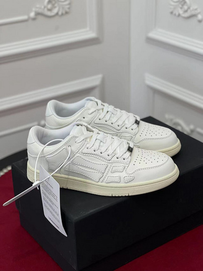 AR1M1 Low-Top Sneaker