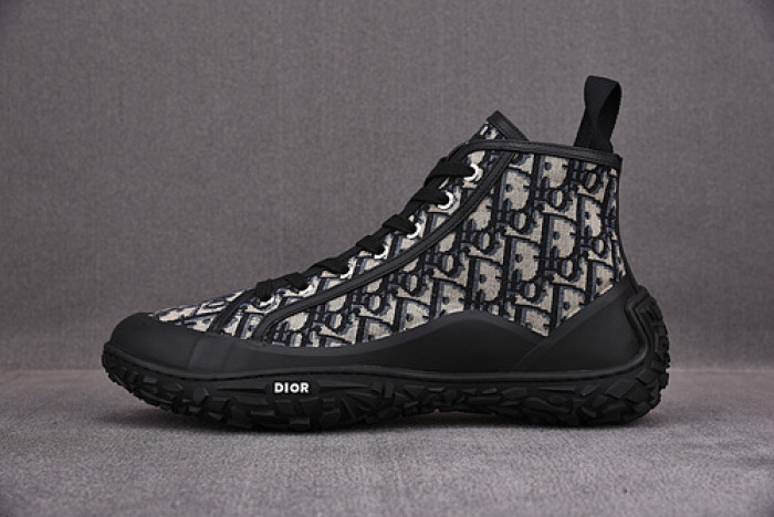 DR B28 Sneakers