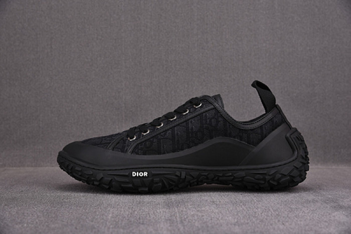 DR B28 Sneakers