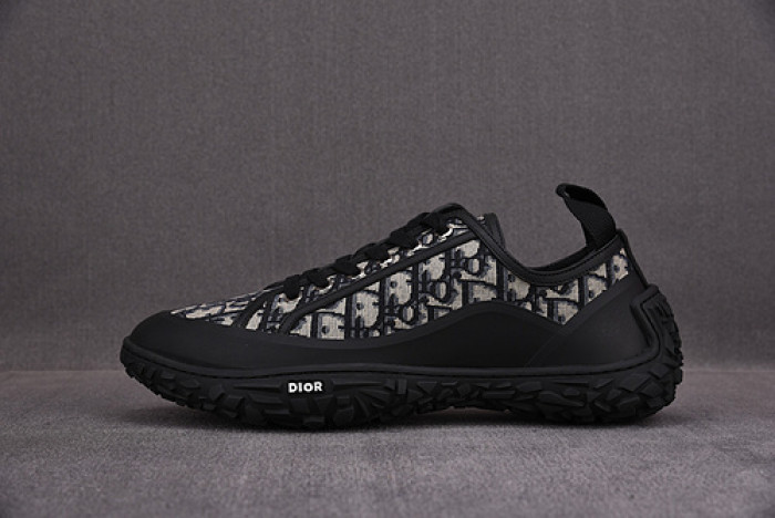 DR B28 Sneakers