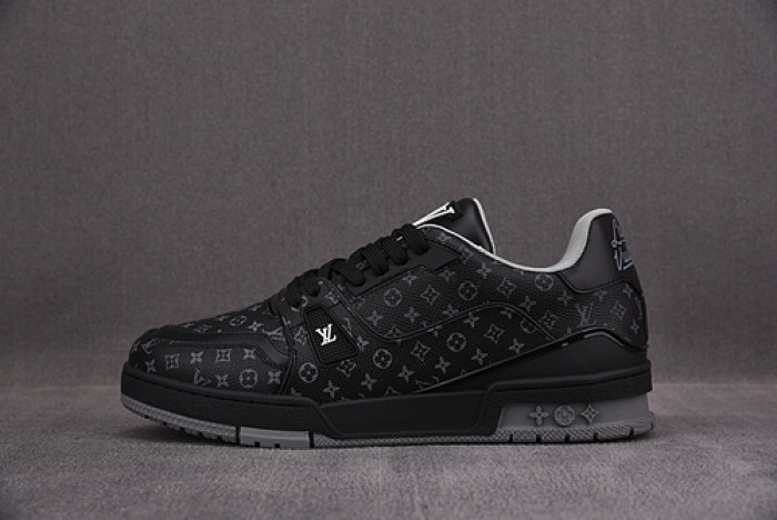 LV TRAINER SNEAKER LOW